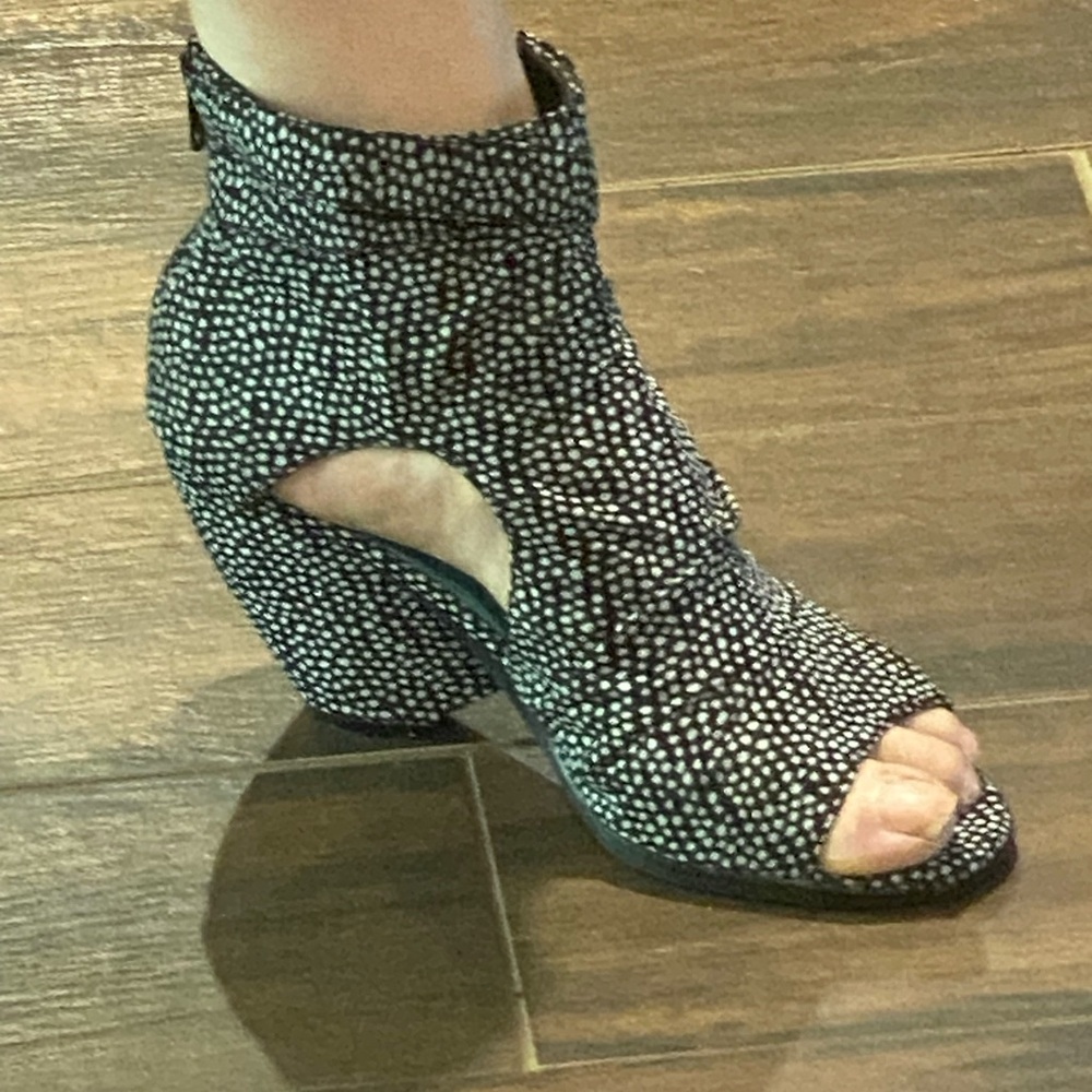 Blowfish vegan shooties,8